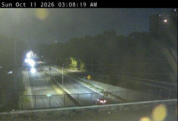 Bronx River Pkwy & E Gun Hill RD traffic camera, Bronx, New York