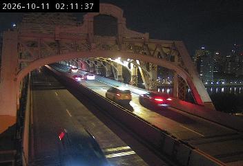 Queensboro Bridge & Vernon Blvd traffic camera, Queens, New York