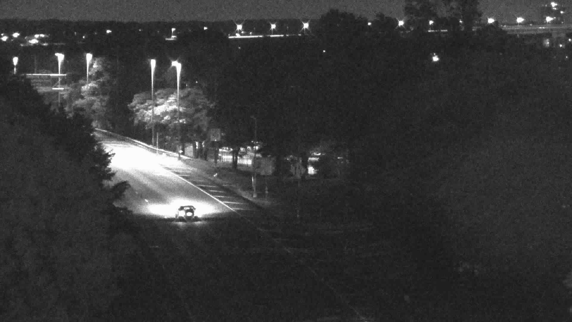 I-95 & E.Tremont Ave (Exit 10) traffic camera, Bronx, New York