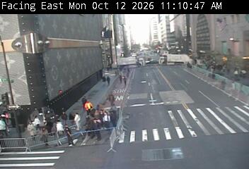 5 Avenue @ 57 Street live webcam