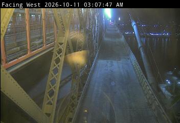 Williamsburg Bridge & Kent Ave North traffic camera, Brooklyn
